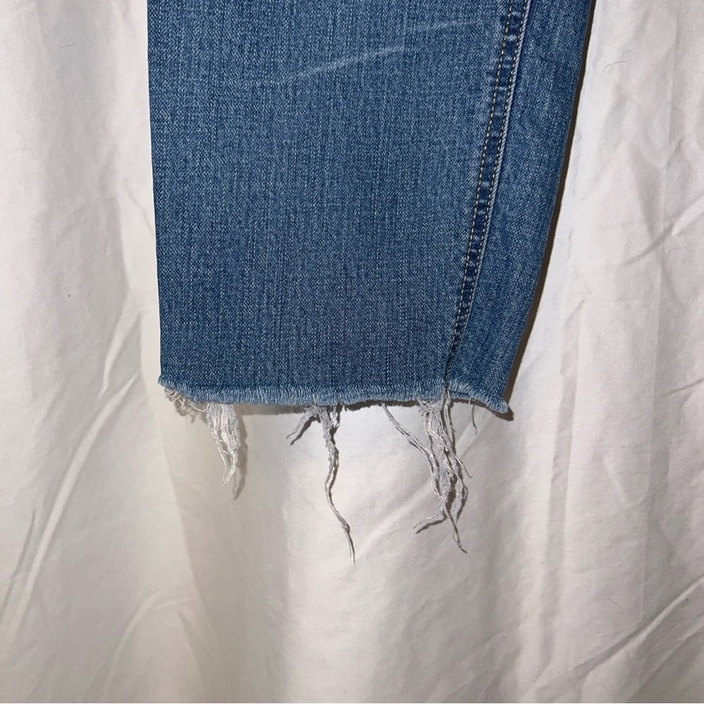Old Navy Boyfriend Cut Capri Distressed Light Blue Denim Jeans - Picture 6 of 7